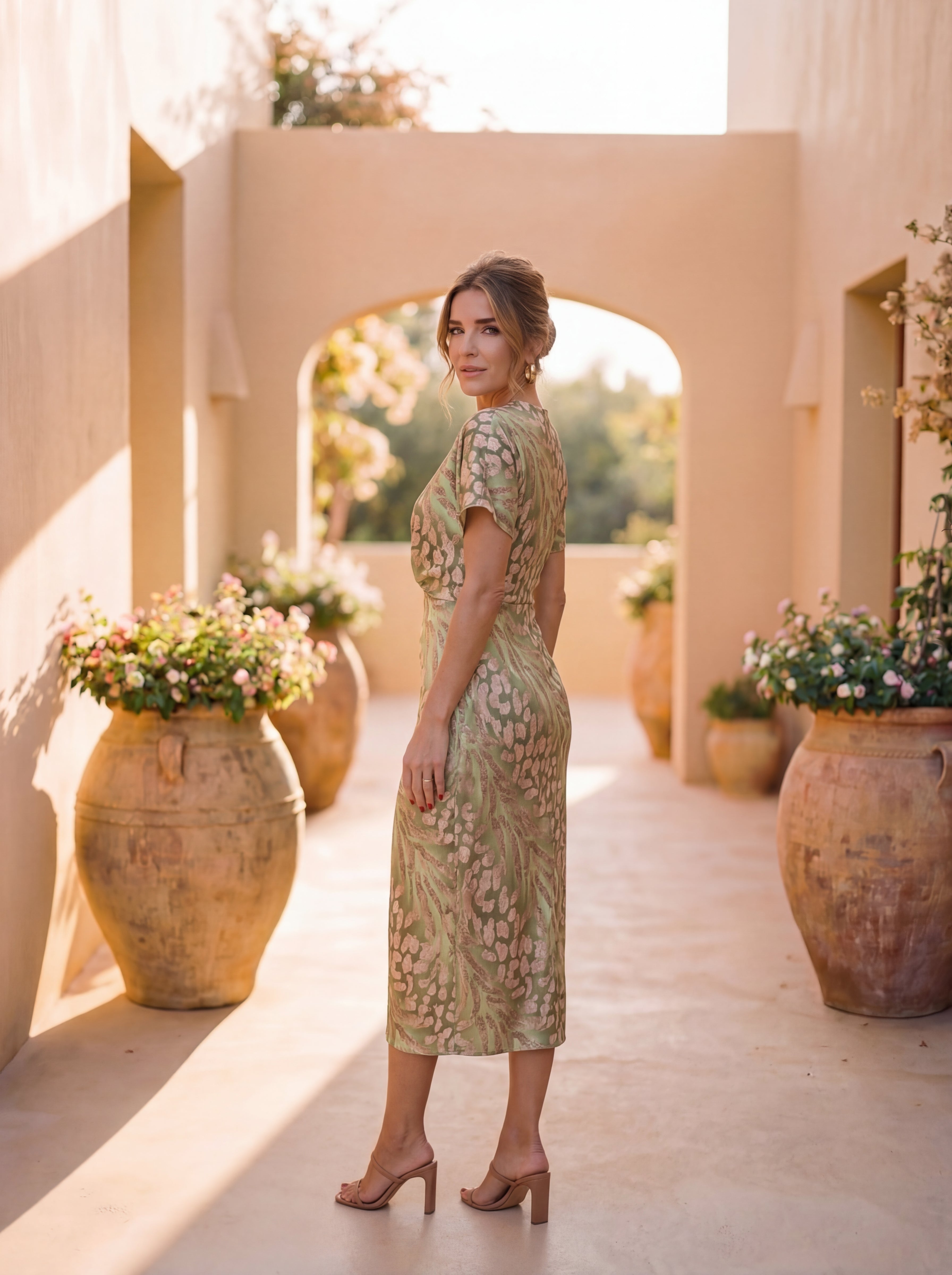Giulia – Elegancka sukienka z lekkiej i płynnej tkaniny